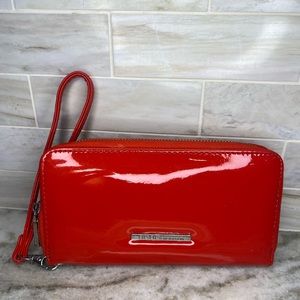 Red fancy clutch! 🌹